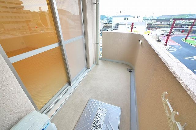 バルコニー　日当たりのいい南向きバルコニーです