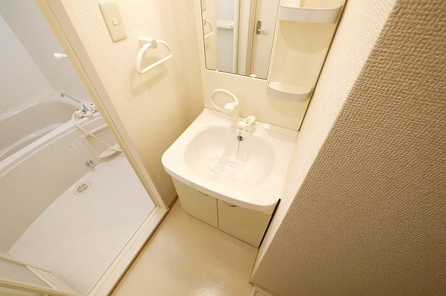 洗面設備　あると嬉しい独立洗面台です