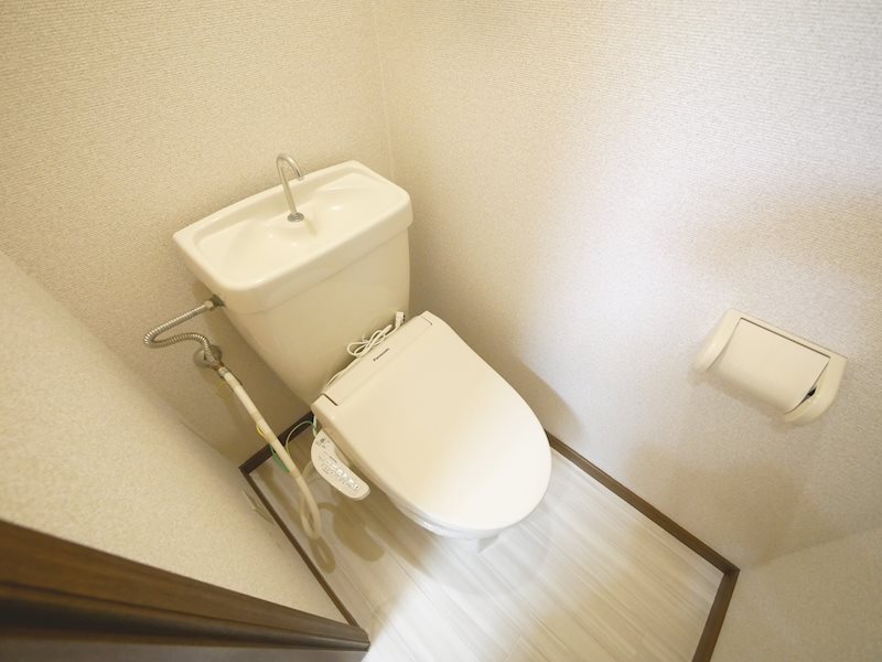 トイレ　ウォシュレット付き