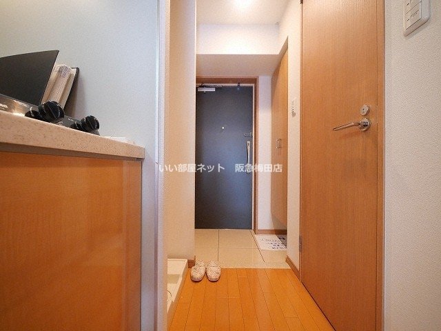 玄関　※同仕様写真となります。