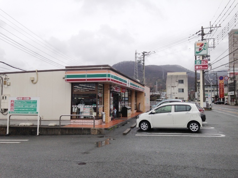 コンビニ　セブンイレブン甲府富士見通り店（コンビニ）まで676m
