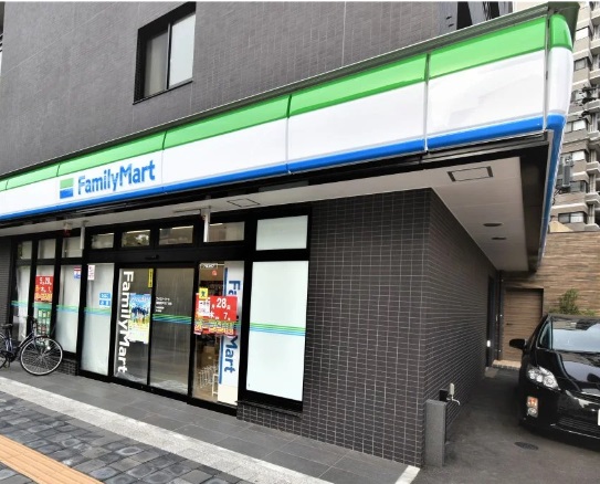 コンビニ　ファミリーマート（コンビニ）まで92m