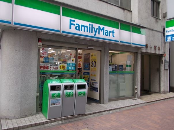 コンビニ　ファミリーマート築地一丁目店（コンビニ）まで115m