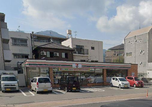 コンビニ　セブンイレブン呉市本通5丁目店（コンビニ）まで389m