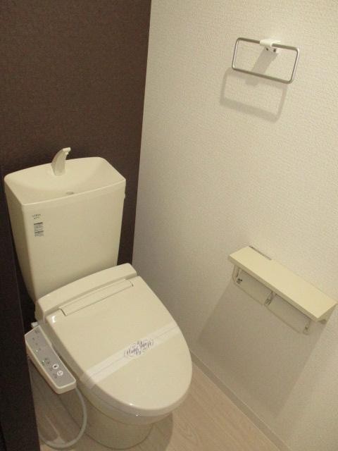 トイレ　温水洗浄便座付きのトイレ☆