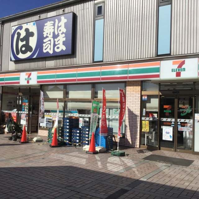 コンビニ　セブンイレブン南大沢駅前店（コンビニ）まで815m