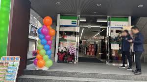 コンビニ　ファミリーマート赤羽並木通り店（コンビニ）まで207m