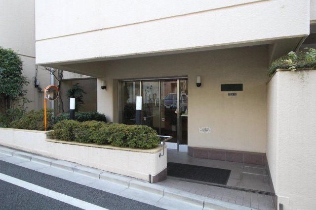 エントランス　ゆとりのあるエントランスです