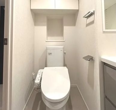 トイレ　落ち着いた色調のトイレです