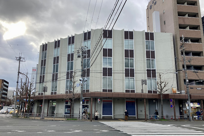銀行　三菱UFJ銀行出町支店（銀行）まで290m