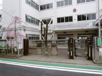 小学校　世田谷区立駒繋小学校（小学校）まで395m
