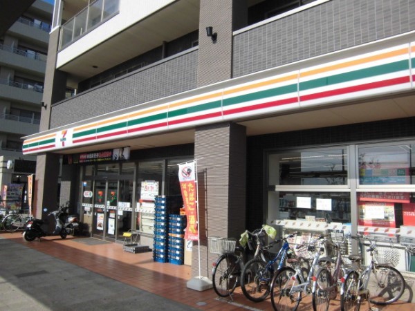 コンビニ　セブンイレブン（コンビニ）まで700m