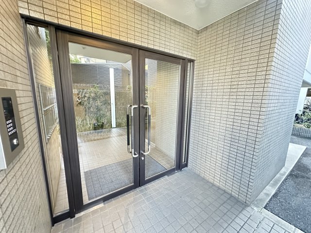 エントランス　詳細は、RISUMO江坂本店までお問合せください♪