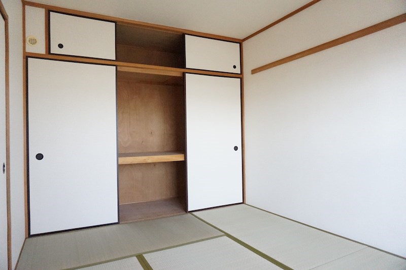 収納　天袋付き押入れ