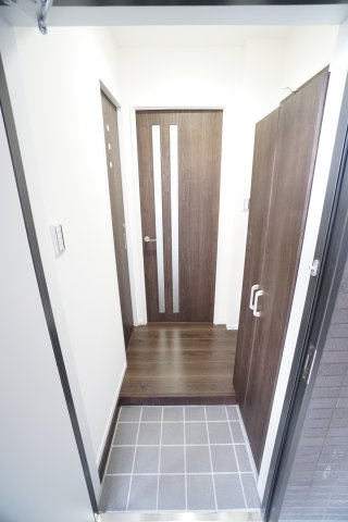 玄関　※同物件、同タイプの写真になります。
