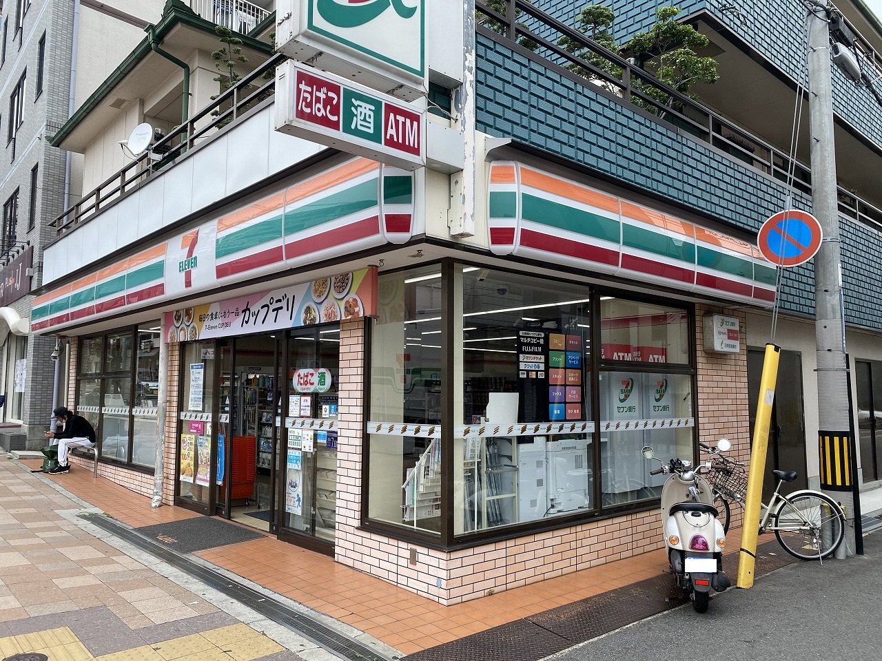 コンビニ　セブンイレブン神戸新在家駅前店（コンビニ）まで224m
