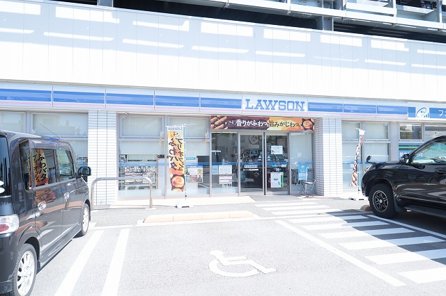 コンビニ　ローソン（コンビニ）まで617m