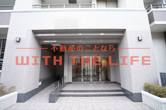 エントランス　落ち着いたエントランスです