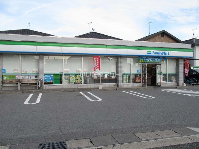 コンビニ　ファミリーマート姫路亀山店（コンビニ）まで438m