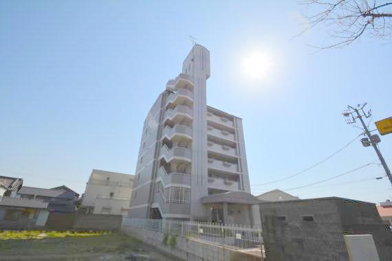 建物外観　存在感のある外観は落ちついた色合いで、堂々としていますね。