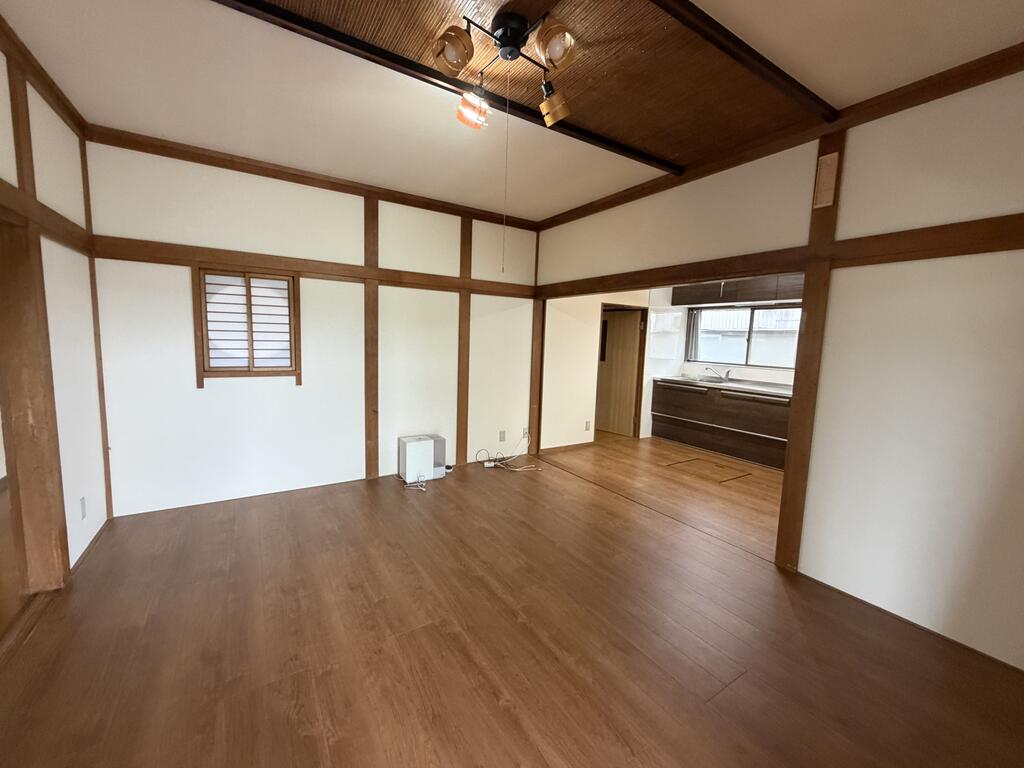 月美丘貸家の居間写真