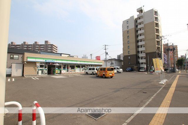 コンビニ　ファミリーマート札幌豊平６条店（コンビニ）まで350m