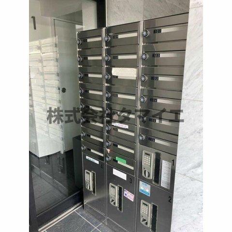 エントランス　落ち着いたエントランスです