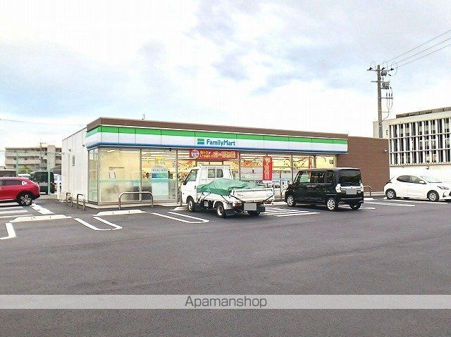 コンビニ　ファミリーマート　鶴崎店（コンビニ）まで190m