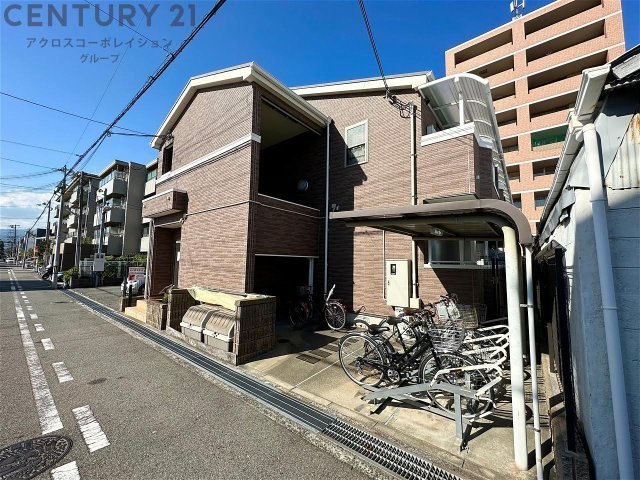 建物外観　オートロックで外部の人間が簡単に出入りできないため安心です。