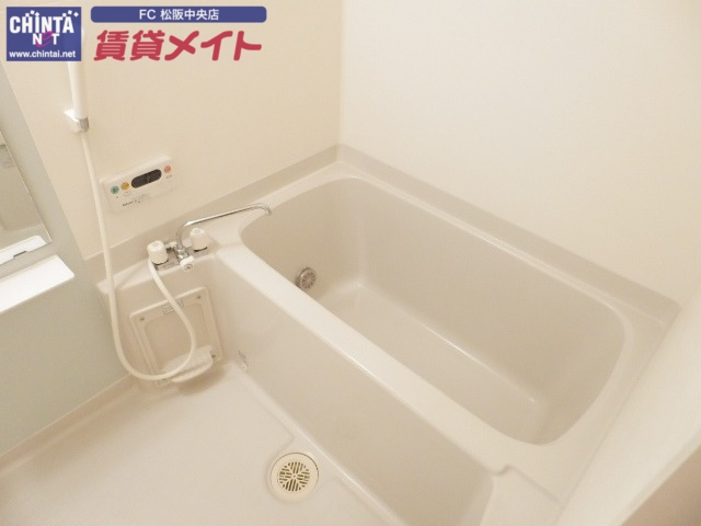 バス・シャワールーム　同型、反転タイプの部屋写真です
