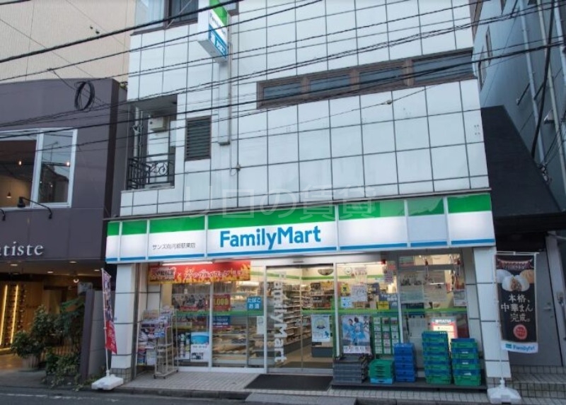 コンビニ　ファミリーマートサンズ向河原駅東店（コンビニ）まで104m