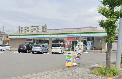コンビニ　ファミリーマート（コンビニ）まで859m