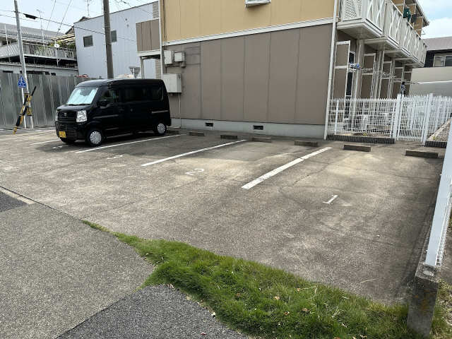 駐車場　（昼間に撮影）