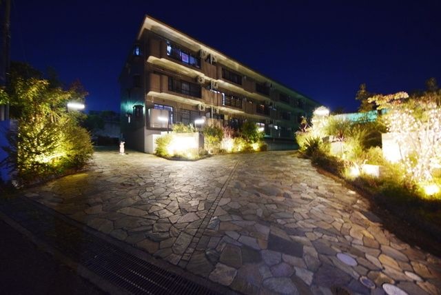 建物外観　ホテルのようなたたずまいです