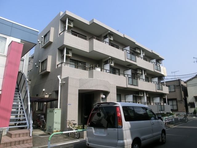 エントランス　買物も便利な立地です☆