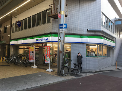 コンビニ　ファミリーマート京橋店（コンビニ）まで222m