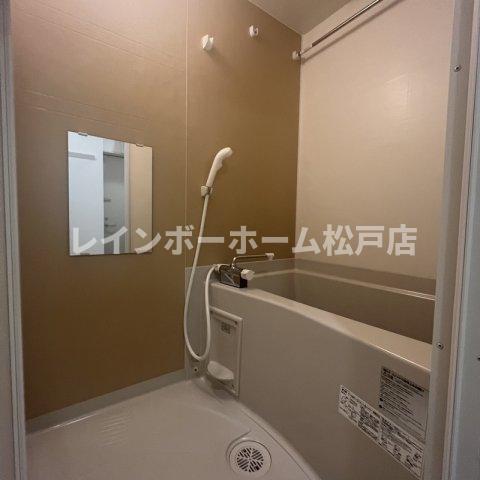 バス・シャワールーム　コンパクトで使いやすいお風呂です