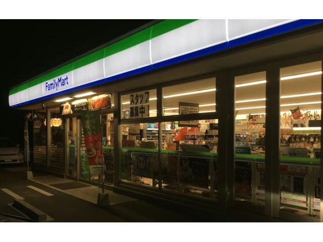 コンビニ　ファミリーマート西尾伊藤町店（コンビニ）まで1050m