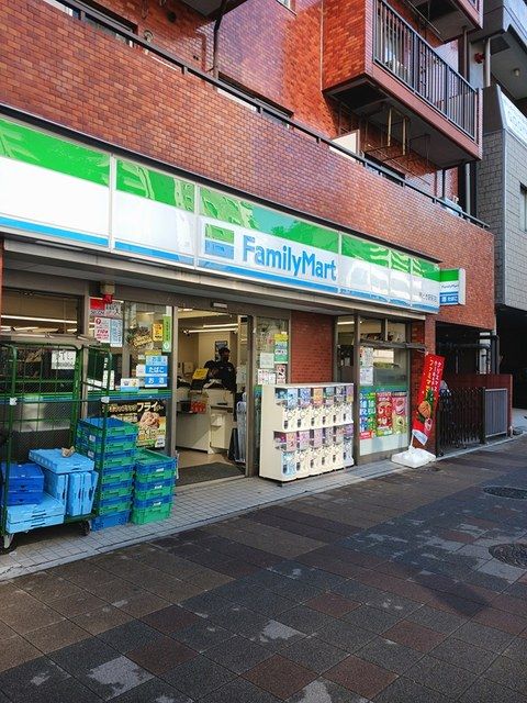 コンビニ　ファミリーマート（コンビニ）まで293m