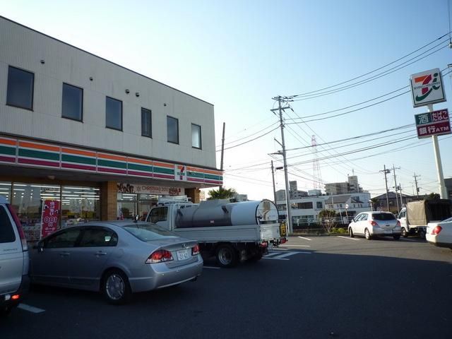 コンビニ　セブンイレブン（コンビニ）まで730m