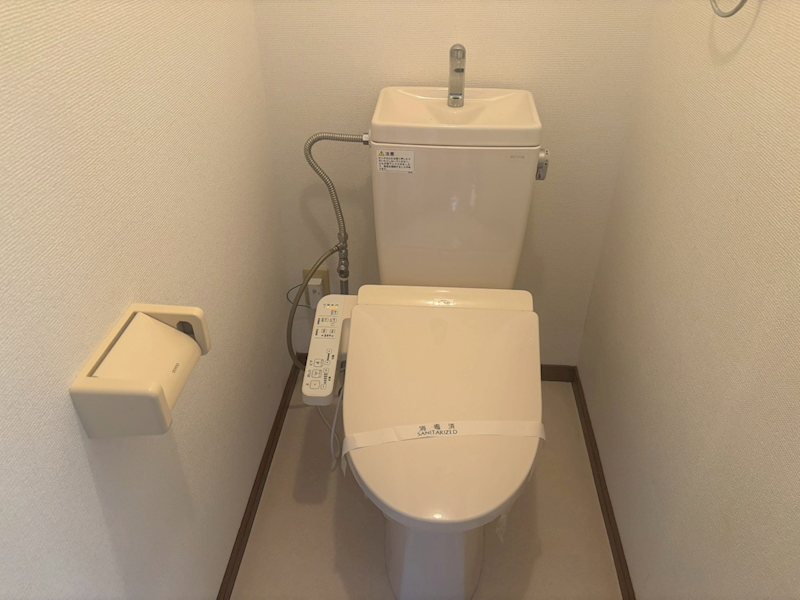 トイレ　※写真は110号室です。