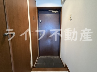 玄関　収納もある玄関です