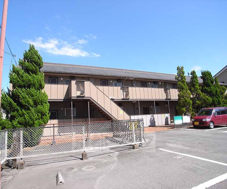 その他共有部分　剪定された木々が涼しげです。