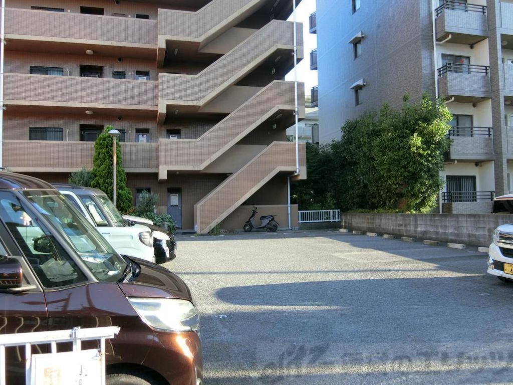 駐車場　外観