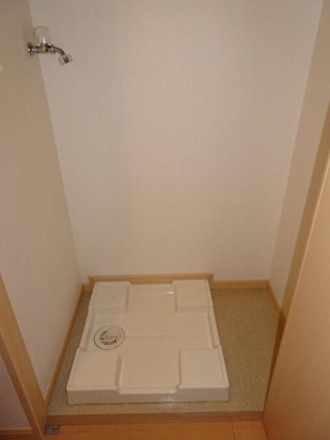 その他設備　★洗濯機置き場、扉付きで音も軽減★