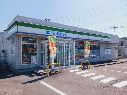 コンビニ　ファミリーマート外崎五丁目店（コンビニ）まで718m
