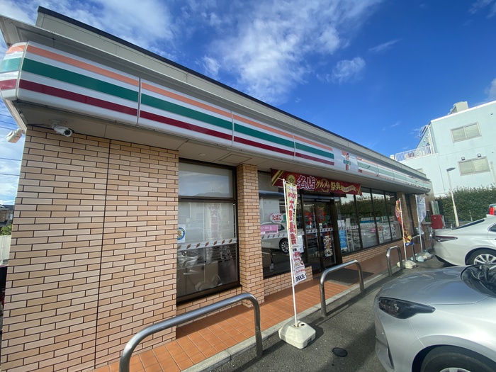 コンビニ　セブンイレブン（コンビニ）まで114m