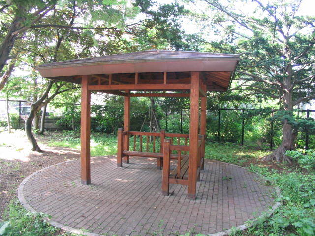 公園　宮の森十二軒緑地（公園）まで562m