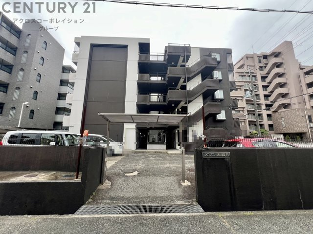 建物外観　エレベーター付きで重たい荷物も楽々♪