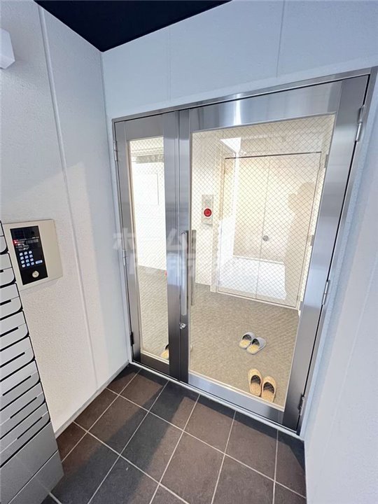 エントランス　建物の内部です